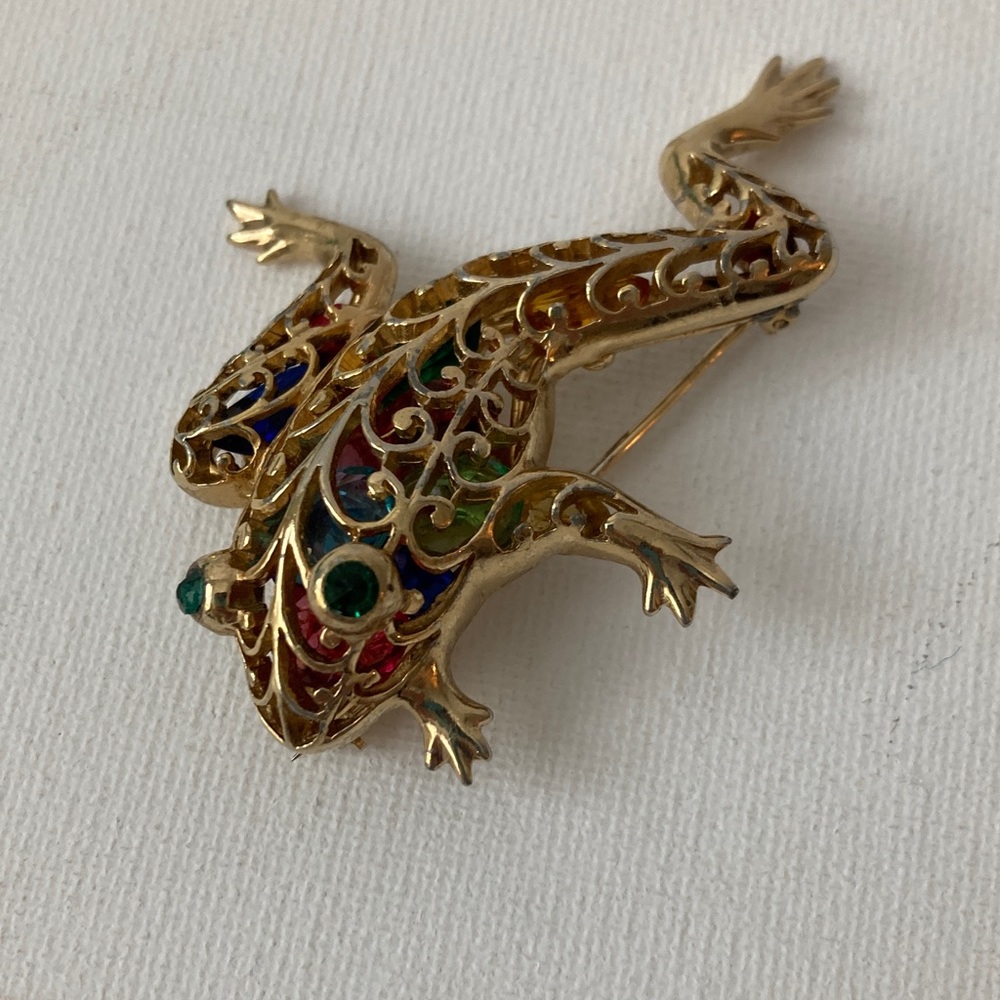 Vintage Gold-tone and Multicolor gems in side of frog hollow out design Brooch
